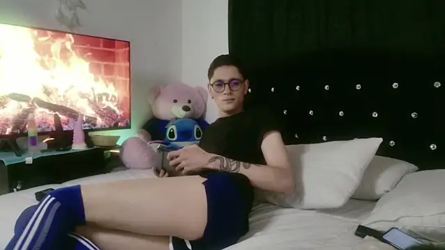 Tyler cat online show from 10.17.25