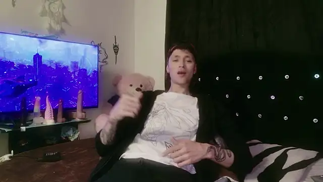 Tyler cat online show from 11.29.25