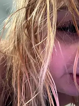 KellyMoors online show from 04.12.26