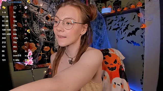 lyra thenymph online show from 10.30.25