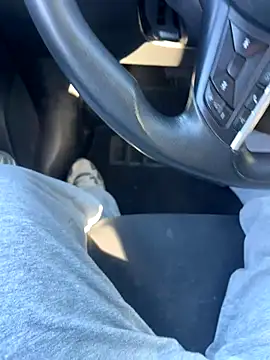 Snapshot of ayrtonmen chatting on 10.29.25 ayrtonmen online show from 10.29.25