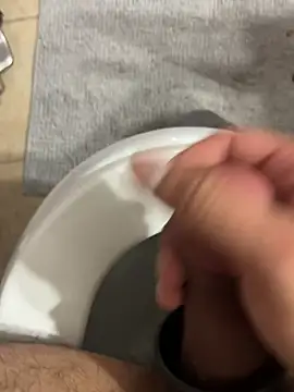 Snapshot of ayrtonmen chatting on 11.22.25 ayrtonmen online show from 11.22.25