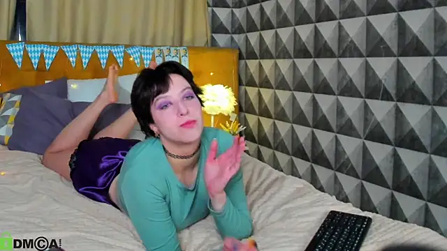 Sara Frayer online show from 10.05.25