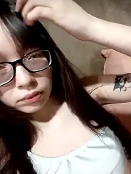 Snapshot of miaahot69 chatting on 11.19.25 miaahot69 online show from 11.19.25