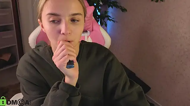 L1na Reeds online show from 04.09.26