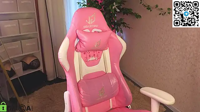 L1na Reeds online show from 04.15.26