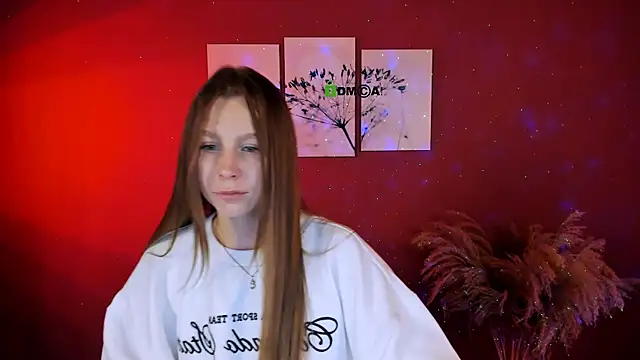 esme moore  online show from 10.10.25