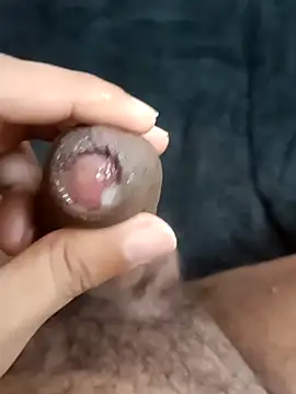 Snapshot of Elegant_Guy chatting on 11.17.25 Elegant Guy online show from 11.17.25