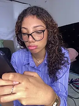 Azza  Slimene online show from 10.23.25
