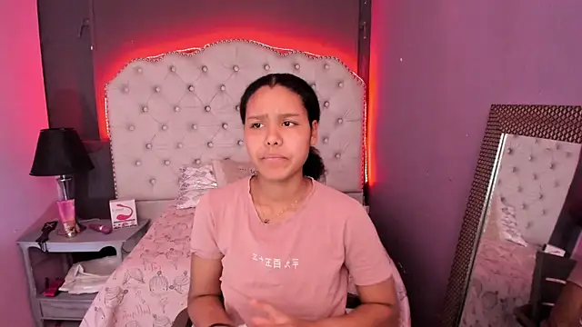 AriaVega online show from 11.13.25