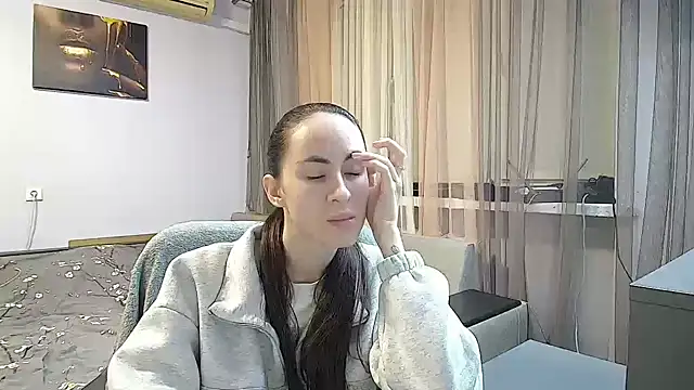 Chloe Skims online show from 10.26.25