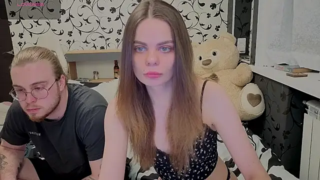 Snapshot of xAlisontiny chatting on 04.10.26 xAlisontiny online show from 04.10.26