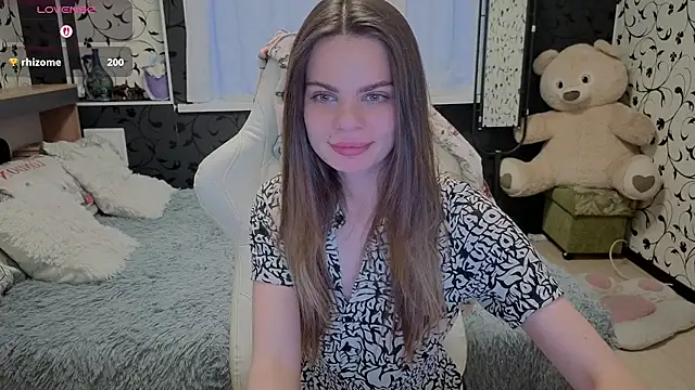 Snapshot of xAlisontiny chatting on 06.14.26 xAlisontiny online show from 06.14.26