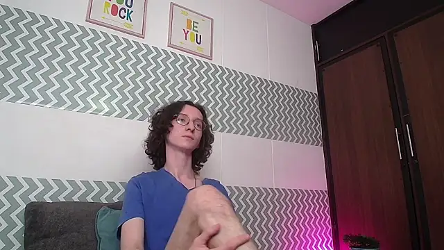 Snapshot of White_King4 chatting on 10.06.25 White King4 online show from 10.06.25