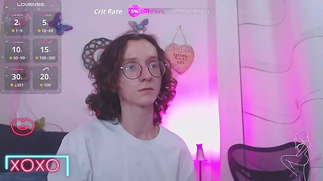 Snapshot of White_King4 chatting on 10.14.25 White King4 online show from 10.14.25