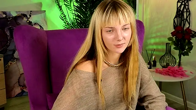 Snapshot of CelestaDicorcia chatting on 10.04.25 CelestaDicorcia online show from 10.04.25