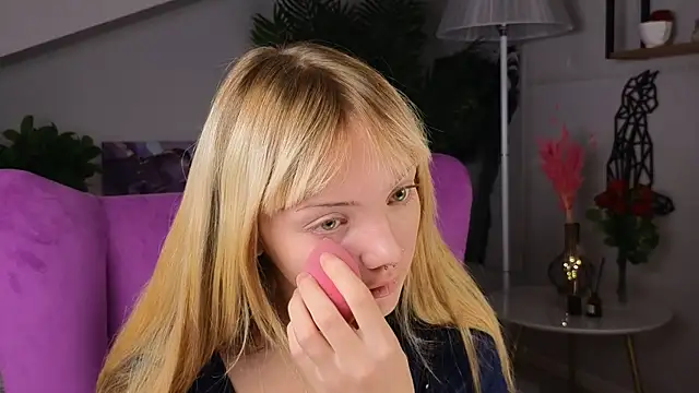 Snapshot of CelestaDicorcia chatting on 10.05.25 CelestaDicorcia online show from 10.05.25