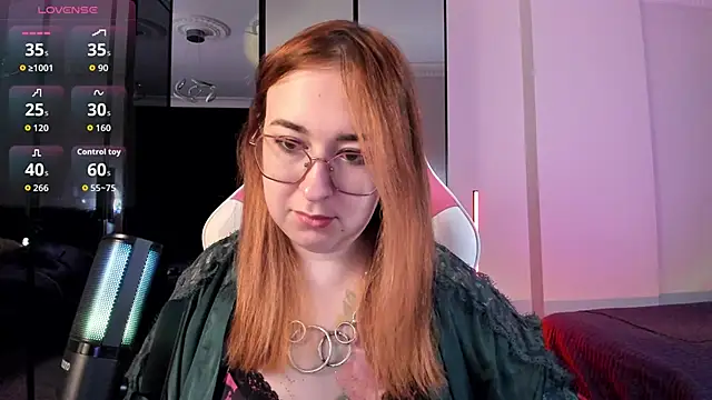 MissNyrra online show from 10.11.25