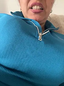 Daiana Andra online show from 10.21.25