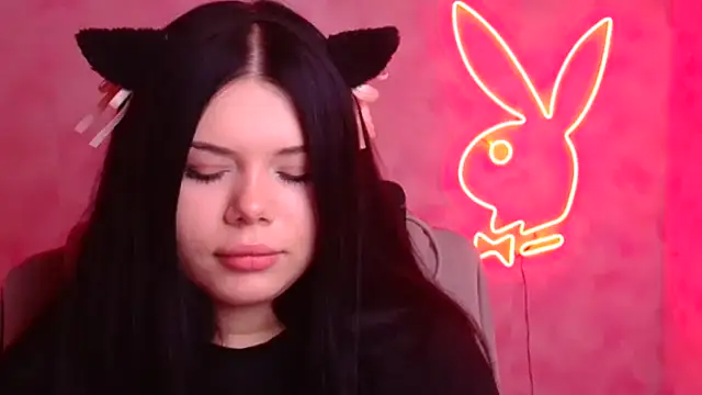 Mona Esty online show from 11.25.25