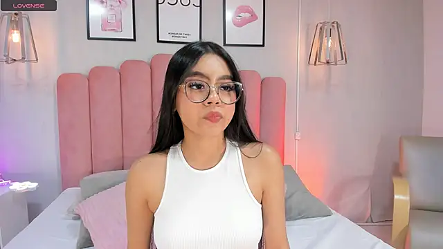 mara swan  online show from 10.18.25