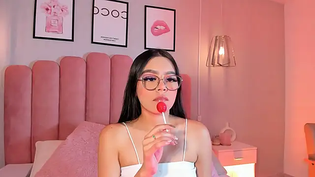 mara swan  online show from 01.10.26