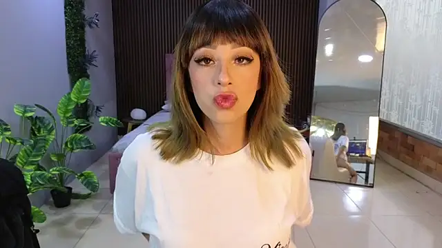 Snapshot of sexengel_lisa chatting on 02.17.26 sexengel lisa online show from 02.17.26