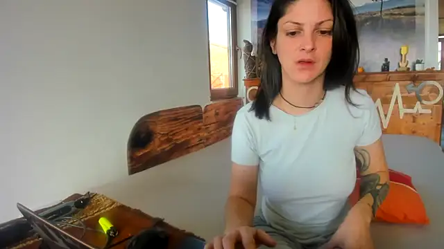 anissawhitenss online show from 11.14.25
