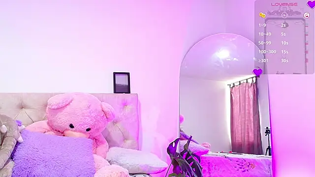 Snapshot of SoofiKiss chatting on 10.10.25 SoofiKiss online show from 10.10.25