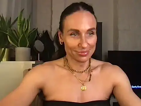 GluteQueenE online show from 03.17.26