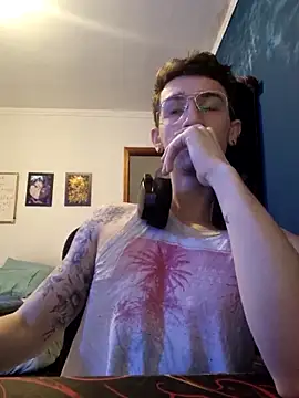 Snapshot of SweetGoodBoy22 chatting on 10.08.25 SweetGoodBoy22 online show from 10.08.25