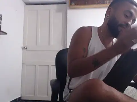 Snapshot of Sebastian_ferrer111 chatting on 10.23.25 Sebastian ferrer111 online show from 10.23.25