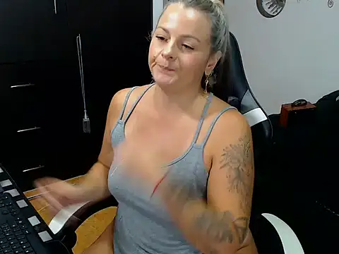 perlagoloza05 online show from 10.24.25