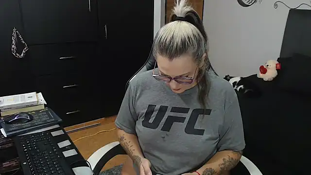 perlagoloza05 online show from 11.10.25