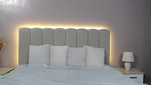 DianaMello online show from 12.17.25