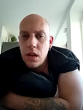 Snapshot of Kobradera1984 chatting on 10.13.25 Kobradera1984 online show from 10.13.25