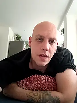 Snapshot of Kobradera1984 chatting on 10.25.25 Kobradera1984 online show from 10.25.25