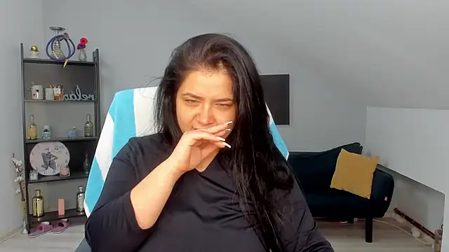 Snapshot of DennysseCharm chatting on 10.14.25 DennysseCharm online show from 10.14.25