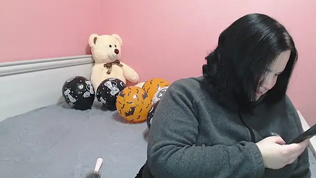 Snapshot of _alexandra_ray_ chatting on 10.24.25 alexandra ray online show from 10.24.25