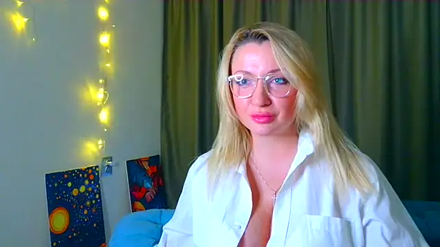 Mila5361 online show from 10.21.25