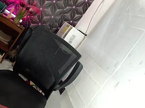 Hot chely online show from 10.24.25