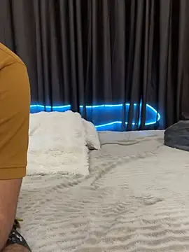 vickyandtania online show from 02.08.26