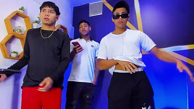 Play boys Hot2 online show from 10.04.25