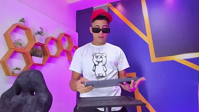 Play boys Hot2 online show from 10.06.25