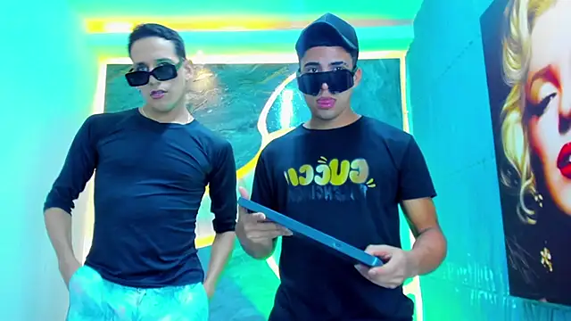 Play boys Hot2 online show from 10.25.25