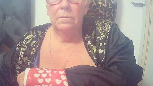 Playful MILF Demi online show from 11.06.25