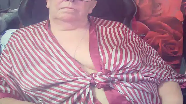 Snapshot of Playful_MILF_Demi chatting on 02.25.26 Playful MILF Demi online show from 02.25.26