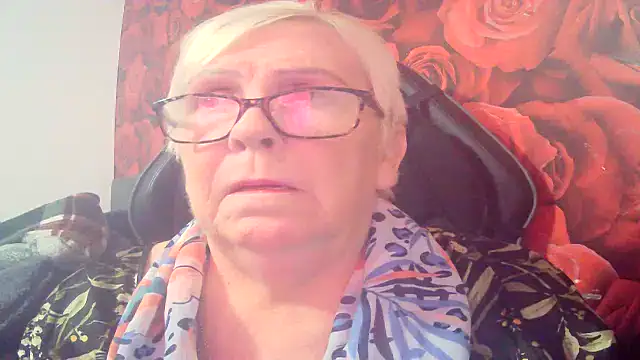 Snapshot of Playful_MILF_Demi chatting on 02.26.26 Playful MILF Demi online show from 02.26.26