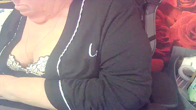 Snapshot of Playful_MILF_Demi chatting on 03.09.26 Playful MILF Demi online show from 03.09.26