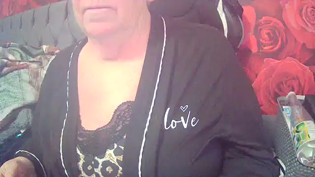 Snapshot of Playful_MILF_Demi chatting on 03.21.26 Playful MILF Demi online show from 03.21.26